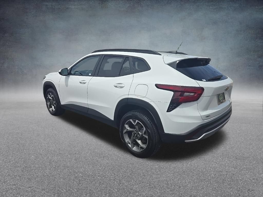 Certified 2025 Chevrolet Trax LT FWD image 6