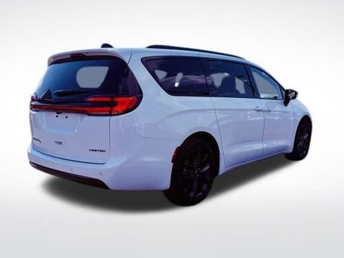 New 2026 Chrysler Pacifica Limited w/ S Appearance Package image 6
