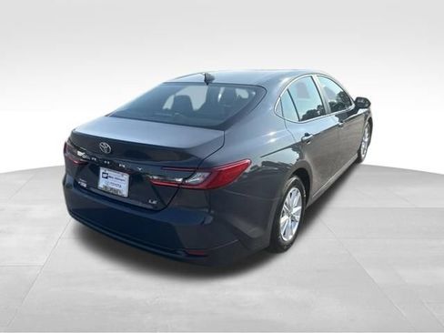 Used 2026 Toyota Camry LE FWD image 5