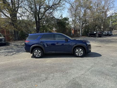 New 2026 Nissan Pathfinder SL image 4