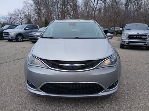 Certified 2019 Chrysler Pacifica Touring-L w/ Advanced Safetytec Group image 2