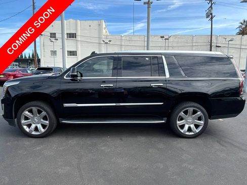 Used 2020 Cadillac Escalade ESV Luxury RWD image 6