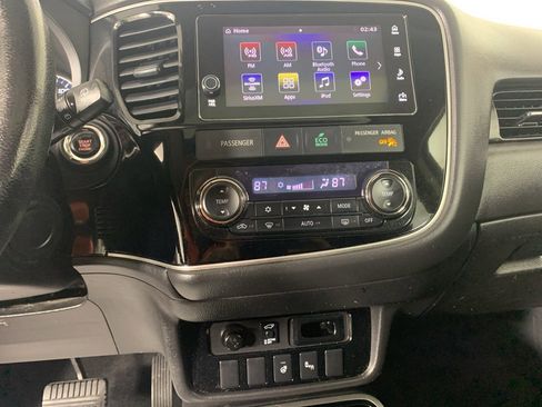 Used 2018 Mitsubishi Outlander SEL image 23