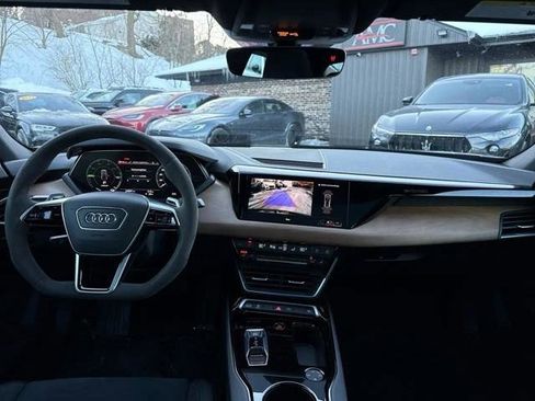 Used 2023 Audi e-tron GT Premium Plus image 36