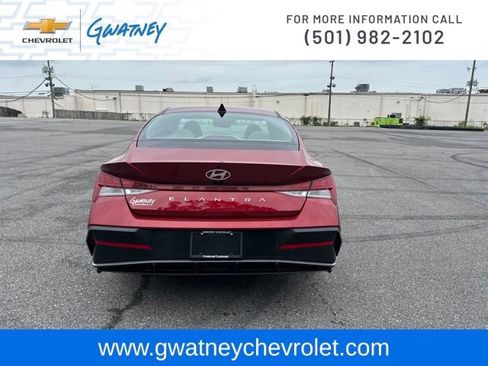 Used 2025 Hyundai Elantra SEL FWD image 6