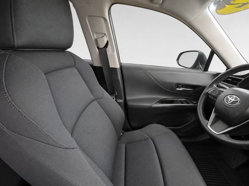 Used 2022 Toyota Venza LE AWD/4WD image 18