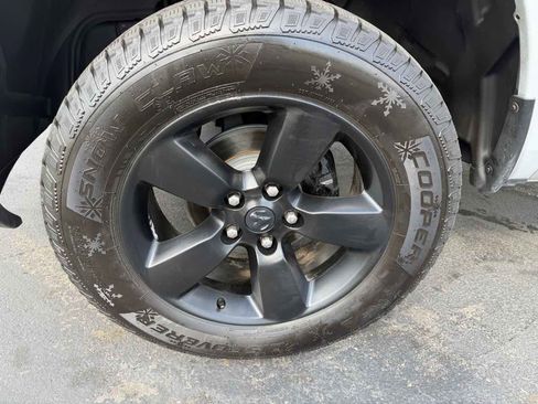 Used 2019 RAM 1500 Express w/ Express Value Package AWD/4WD image 8