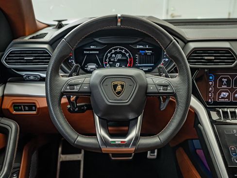 Used 2022 Lamborghini Urus AWD/4WD image 34