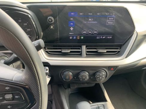 Used 2024 Chevrolet Trax LS w/ LS Convenience Package FWD image 27