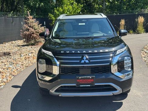 New 2025 Mitsubishi Outlander AWD image 8