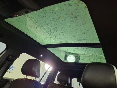 Used 2024 Volkswagen Tiguan SE R-Line image 18