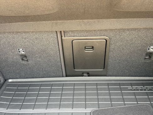 Certified 2024 Volvo XC40 Recharge Core RWD image 27