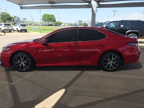Used 2023 Toyota Camry SE FWD image 9