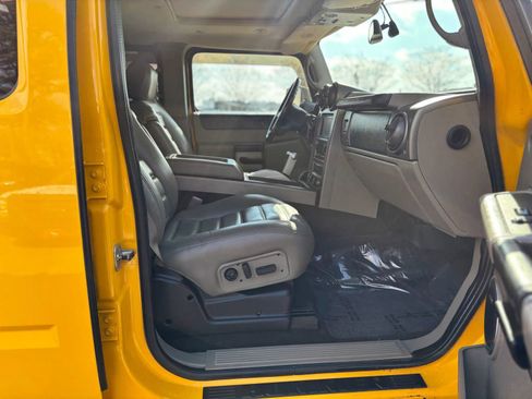 Used 2003 HUMMER H2 w/ Preferred Equipment Group image 18