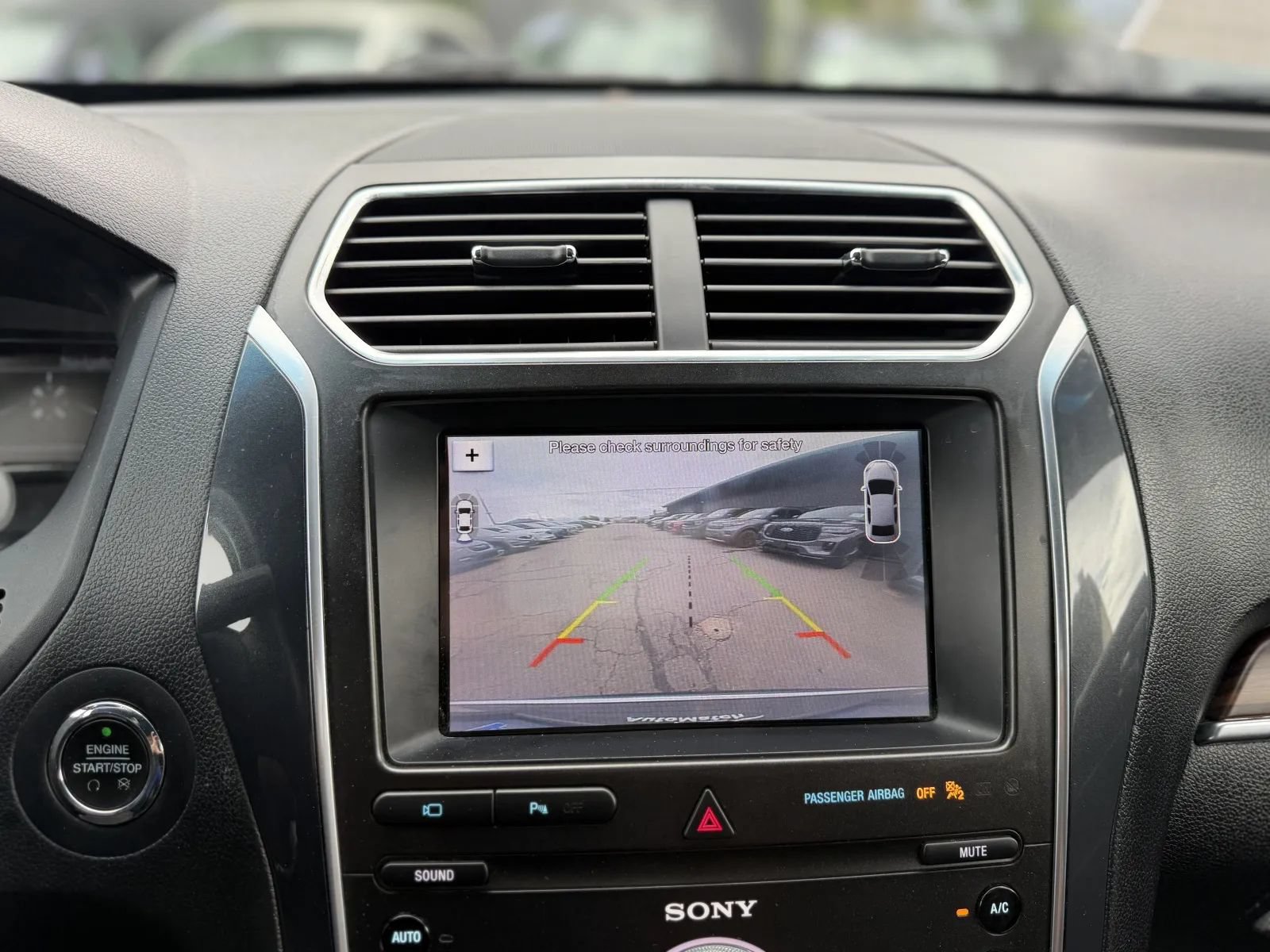 Used 2019 Ford Explorer Limited w/ Class III Trailer Tow Package FWD image 32