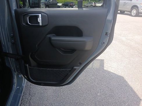 New 2025 Jeep Gladiator Sport image 19