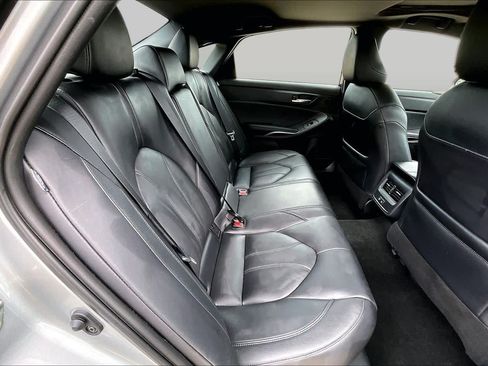 Used 2021 Toyota Avalon XLE w/ Moonroof Package FWD image 20