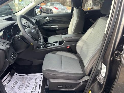 Used 2017 Ford Escape SE image 16
