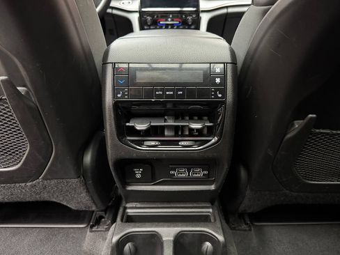 Used 2022 Jeep Grand Cherokee L Limited AWD/4WD image 13