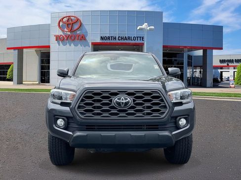 Used 2022 Toyota Tacoma TRD Off-Road w/ Technology Package AWD/4WD image 3