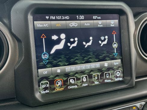 Used 2023 Jeep Gladiator Sport AWD/4WD image 16