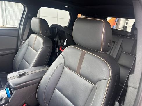 Used 2019 Chevrolet Blazer Premier w/ Sun and Wheels Package AWD/4WD image 9