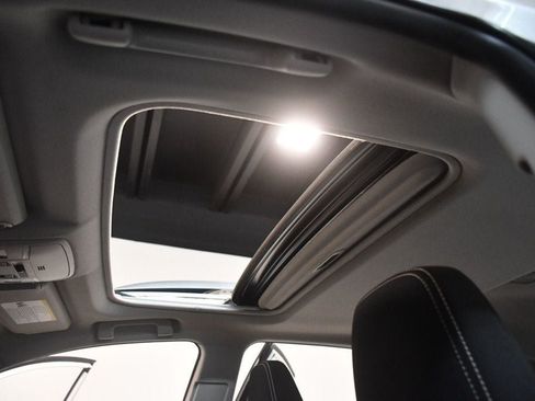 Used 2017 Toyota RAV4 XLE FWD image 7