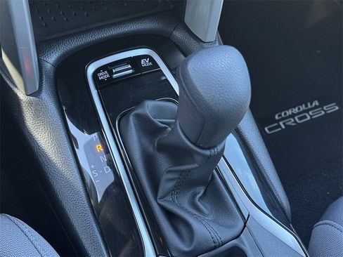 Used 2025 Toyota Corolla Cross AWD Hybrid image 17