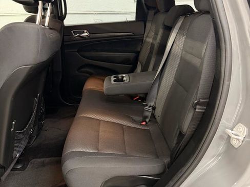 Used 2019 Jeep Grand Cherokee Laredo RWD image 29