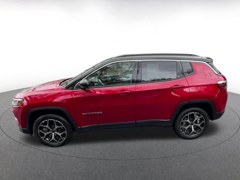 Used 2025 Jeep Compass Limited image 9