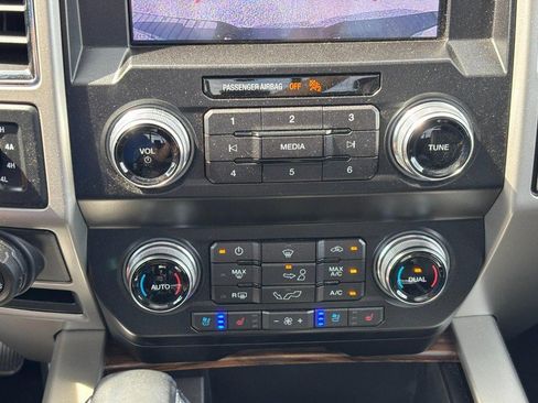 Used 2019 Ford F150 Lariat w/ Equipment Group 502A Luxury AWD/4WD image 25