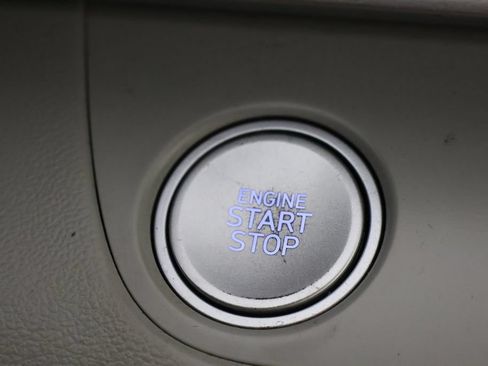 Used 2024 Hyundai Elantra Limited FWD image 17