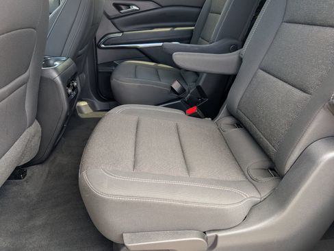 Used 2024 Chevrolet Traverse LT FWD image 16