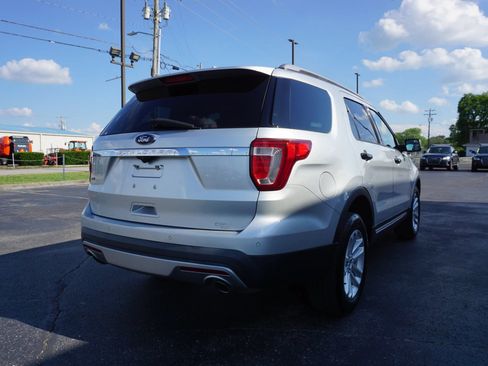 Used 2017 Ford Explorer XLT w/ Equipment Group 202A FWD image 5