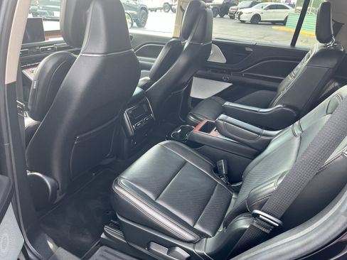 Used 2020 Lincoln Aviator Reserve w/ Equipment Group 202A AWD/4WD image 16