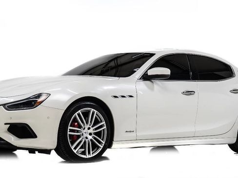 Used 2018 Maserati Ghibli S GranSport image 2
