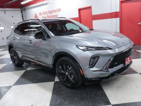 Used 2025 Buick Envision Sport Touring image 3