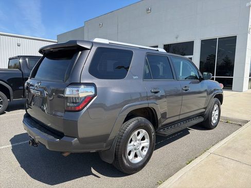Used 2018 Toyota 4Runner SR5 image 3