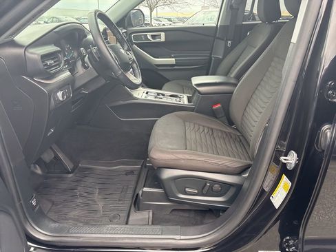 Used 2020 Ford Explorer XLT w/ Comfort Package image 11