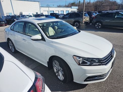 Used 2019 Volkswagen Passat 2.0T Wolfsburg image 1