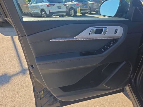 Certified 2025 Ford Explorer Active AWD/4WD image 17