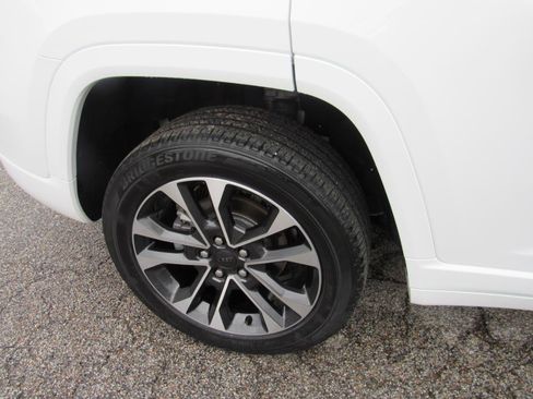 Used 2022 Jeep Grand Cherokee Overland AWD/4WD image 4