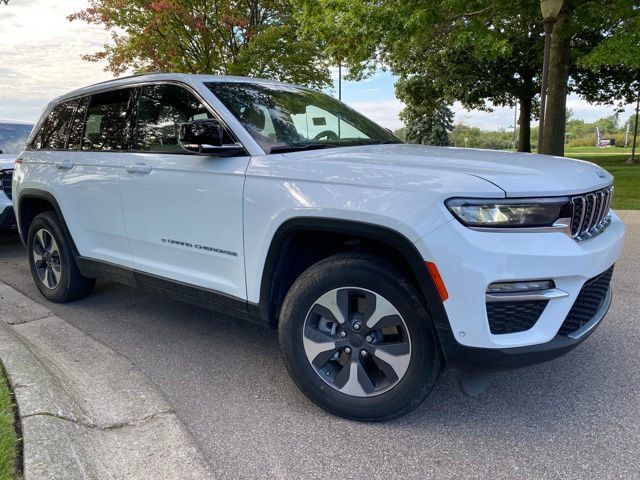 Used 2022 Jeep Grand Cherokee Limited 4xe w/ Luxury Tech Group II AWD/4WD image 1