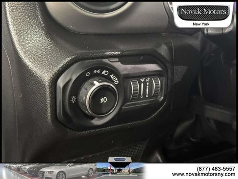 Used 2022 Jeep Wrangler Unlimited Sport AWD/4WD image 16