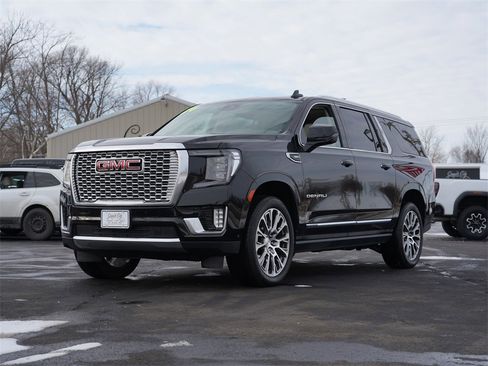 Used 2024 GMC Yukon XL Denali w/ Advanced Technology Package image 6