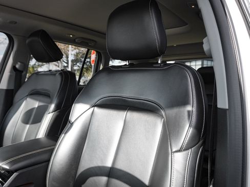 Used 2023 Jeep Grand Cherokee Limited image 15