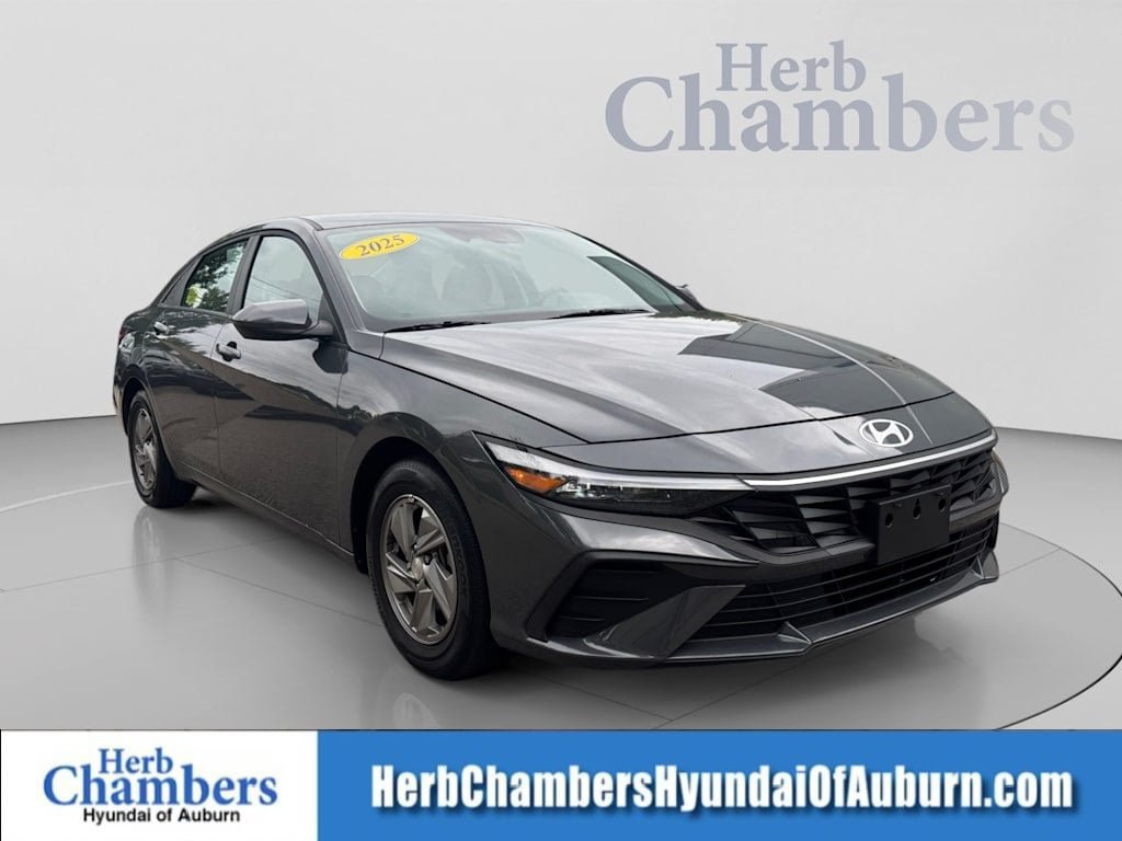 Used 2025 Hyundai Elantra SE FWD image 1