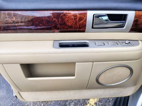 Used 2006 Lincoln Navigator Luxury AWD/4WD image 9