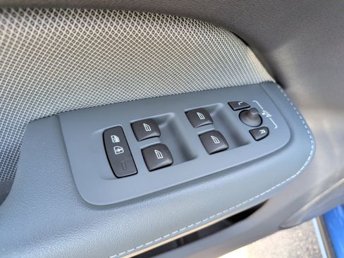 Used 2021 Volvo S60 T5 R-Design image 31