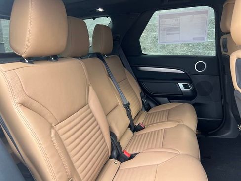 New 2025 Land Rover Discovery Dynamic SE image 17